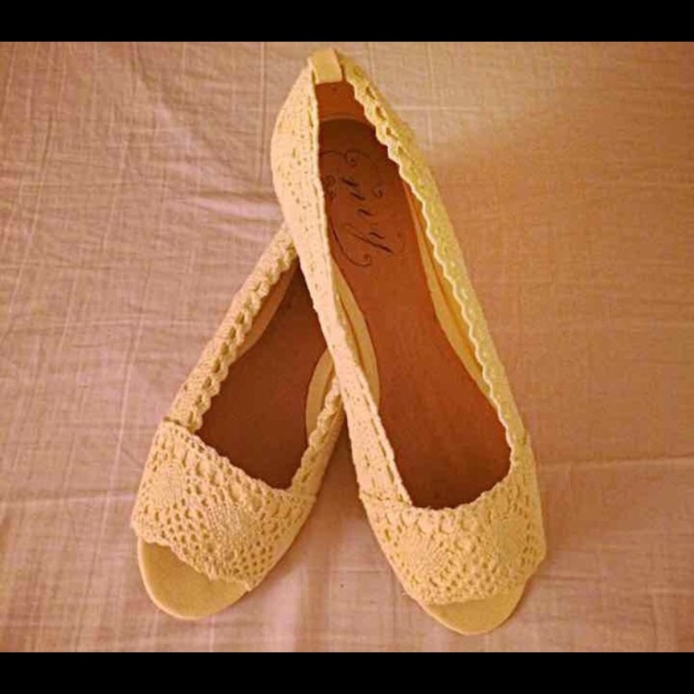 Envy Yellow Lace Flats